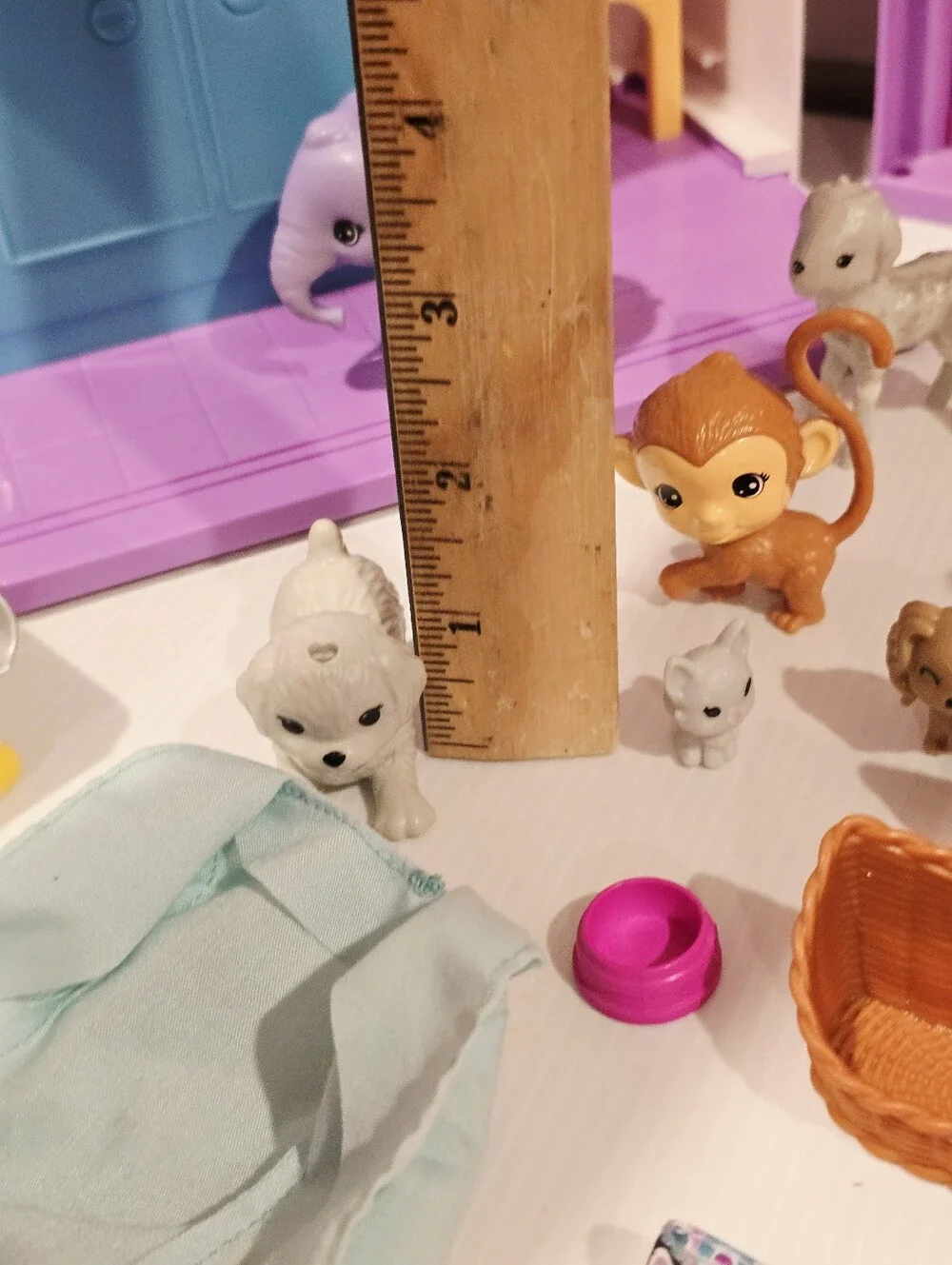Barbie Folding Pet Care Center Animal Vet Clinic Foldaway Playset